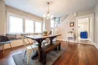 Spacious Duplex for 14 in Downtown - Bungalows