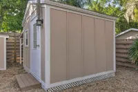Bright Sarasota Bungalow - 5 Mi to Siesta Beach! - spa