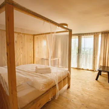 Eagle View Farm & Lake Retreat