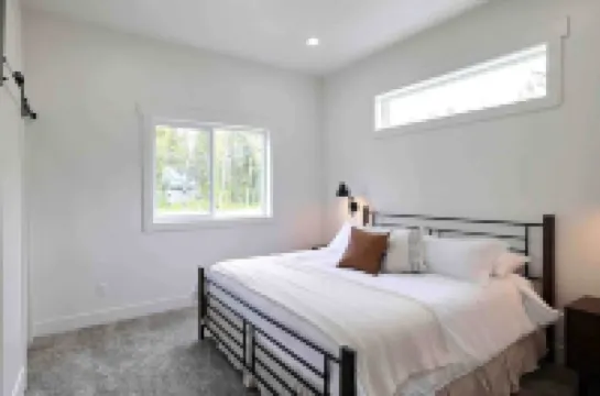 Two Primary Suites, Family & Dog Friendly