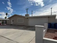 Quiet single floor house nearby Las Vegas Blvd W private pool optional heated.
