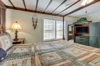 Million-dollar Mtn Views: Cozy Home in Franklin! - balcony