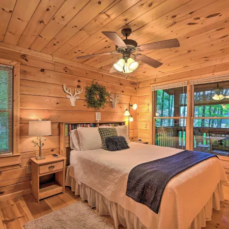 'Pinot & Pine' Chic Log Cabin ~ 5 Mi to Blue Ridge