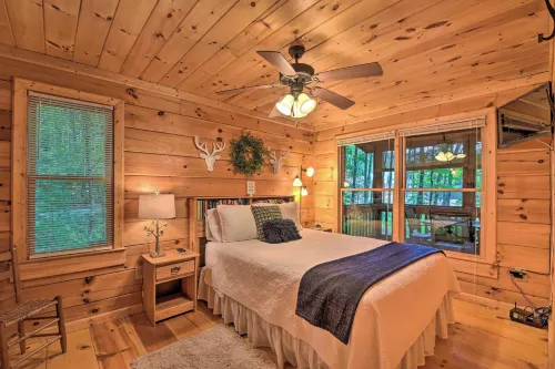 'Pinot & Pine' Chic Log Cabin ~ 5 Mi to Blue Ridge