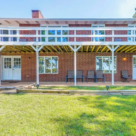 Lakefront Arkansas Escape w/ Grill, Dock & Kayaks!