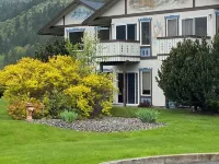 Bright Condo With Views & Easy Access to CDA River. Minutes From Gondola! Hotels in Kellogg