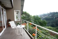 Syllo 2 | 4BR Bright Dago Pakar Resort Villa w/ View & BBQ
