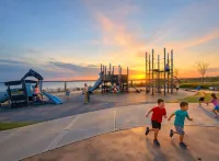 The Loft at Oakland Beach Ask About Off-season Discounts 5 min from Airport.