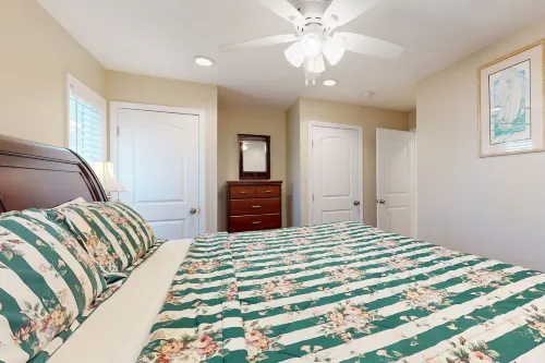 Ocean Paradise Bright Home with Spacious Deck, Beach Access, Central AC & Wifi - Wifi