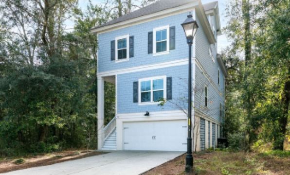 Gated Community, Close to Beach, Heated Pool, Golf Cart Available ...