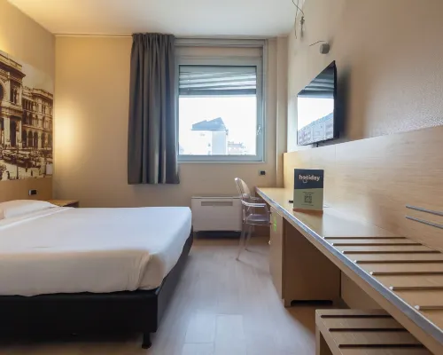 Hotiday Milano Navigli Hotels near Romolo Station