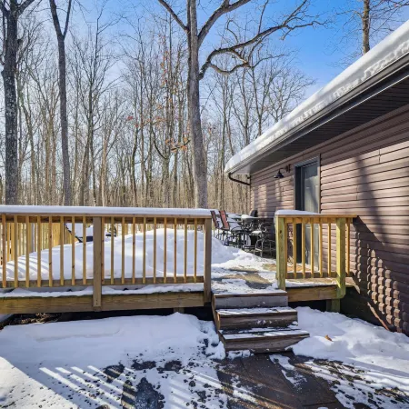 Northwoods Escape: Lakeside Retreat w/ Deck
