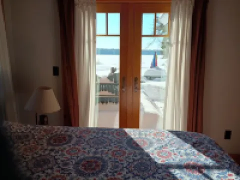 Adirondack Cabin/House with Sauna on Lake Monomonac Next to Mt. Monadnock