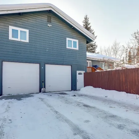 2 Mi to Dtwn: Cozy Getaway in Fairbanks!