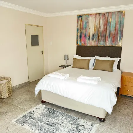 Serenity Heights Backpackers Lodge