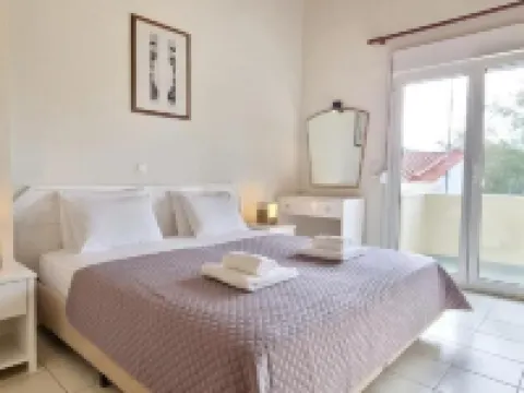 Bungalow White Apartments Hotels in Polykhrono