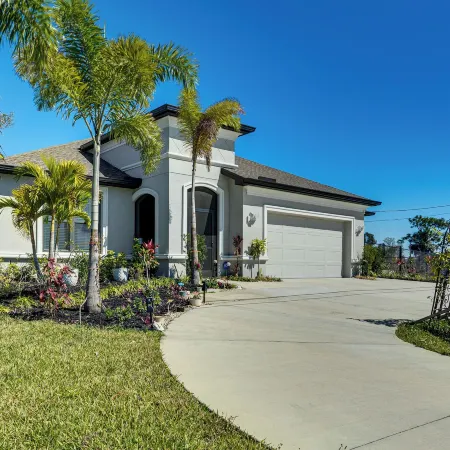 1 Mi to Boat Launch: Canal-view Cape Coral Gem