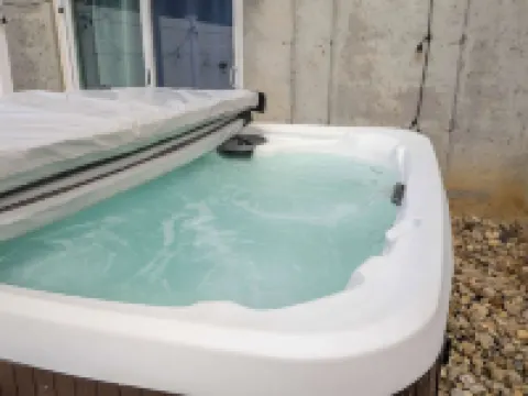 Ark & Creation Retreat For 12! Hotels in Walton