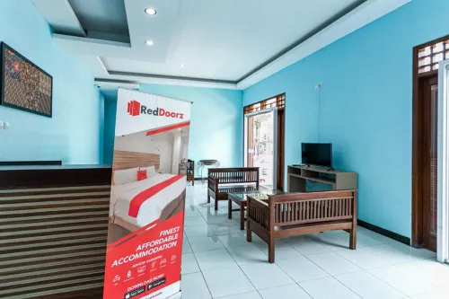 RedDoorz Near Puro Mangkunegaran - Pensions