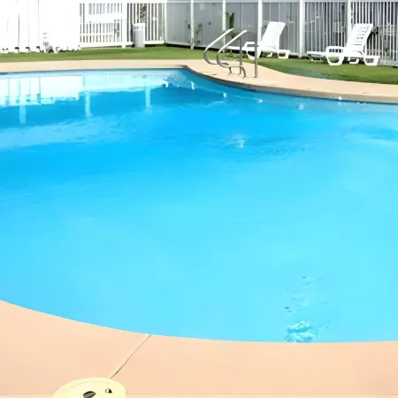EZ 8 Motel Airporter