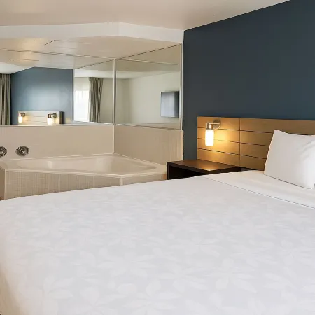 Rancho San Diego Inn & Suites