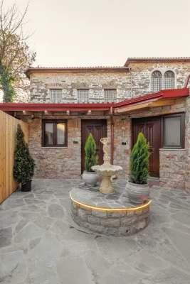 12 Pyles Living History Hotel di 