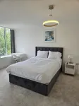 8 Bedroom House Sleeps 20 - Private Garden