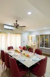 ELIVAAS Valiyaveetil Mansion 5 BHK - مسبح خاص