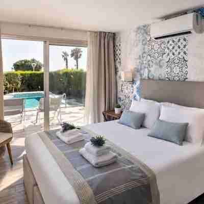 Leonardo Plaza Cypria Maris Beach Hotel & Spa Rooms