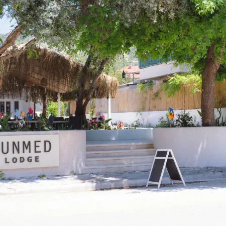 SUNMED LODGE