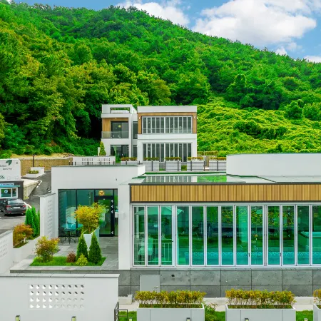 Yeosu Tira061 Boutique Spa & Pool