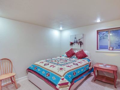 Serene 3BR Home in Kent With Modern Comforts