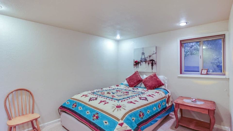 Serene 3BR Home in Kent With Modern Comforts