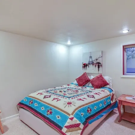 Serene 3BR Home in Kent With Modern Comforts