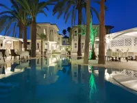 Elegance East Hotel - Infinity Pools