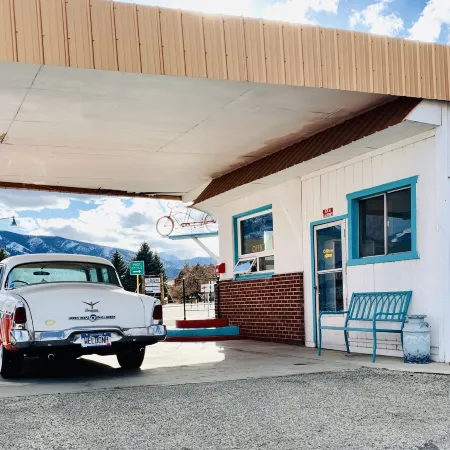 Circle R Motel