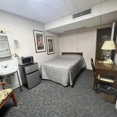Canfield Hotel Hotels near Grand River Center