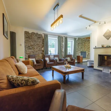 Moderscheid Cottage with Spa Hoteles en Amel
