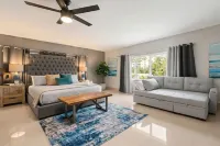 6 BR Villa Steps to Ocean Pool Sauna Jacuzzi - واي فاي