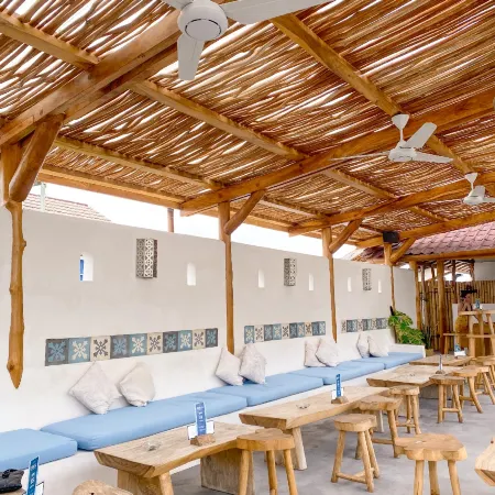 Seaesta Komodo Hostel & Hotel