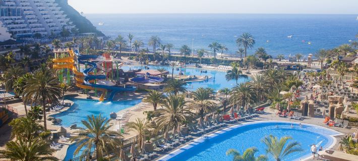 Hotel LIVVO Valle Taurito & Aquapark Отели в г. Комарка Сур