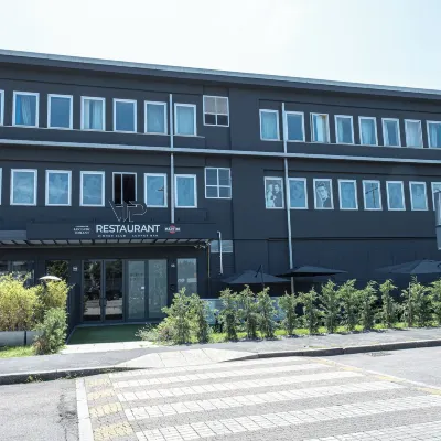 Queen Hotel Hoteles cerca de Estación de metro Bignami