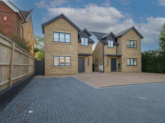 Luxaura Homes 5-Bed Detached House