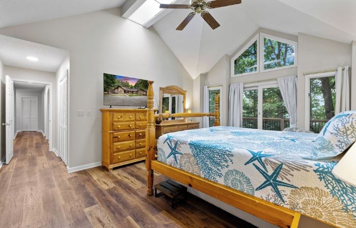 6 Bed Pontoon Boat and Jet Ski Rental, Hot Tub, Pool Table, Trampoline & More