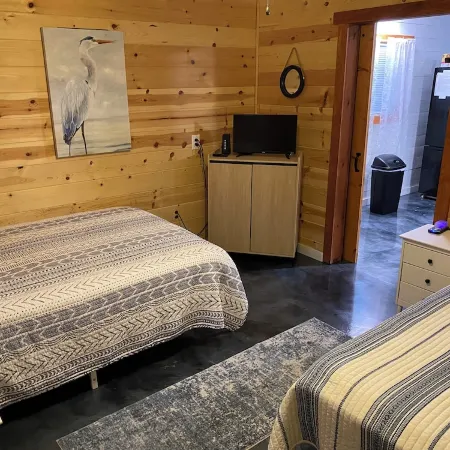 Atwood Lake family home. Pet friendly!