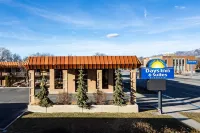Days Inn & Suites by Wyndham Logan - Wifi