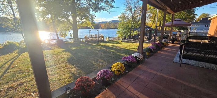 Upstate Waterfront Retreat 4000 sq ft with 2 Kitchens!!! Hotels in Queensbury