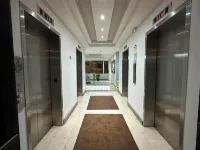 Beautiful 3 bedroom sub-penthouse beachfront Apt - balcony