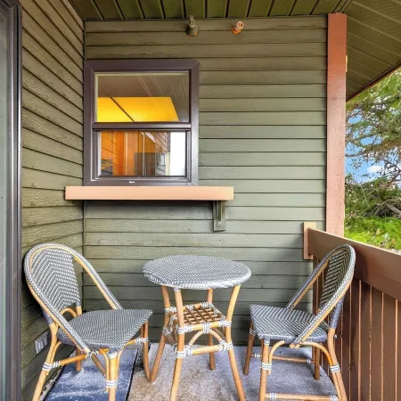 Powder Perch by Avantstay Hot Tub + Pool + Mountain-View Balcony Mins to the Slopes + Trails