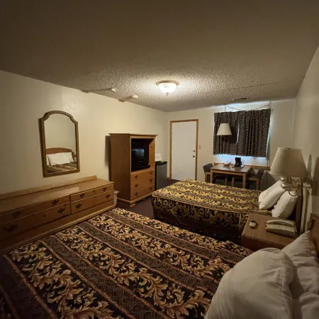 Four Seasons Lodge